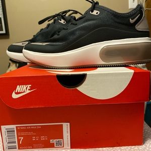 Size 7 Nike Air Max Dia